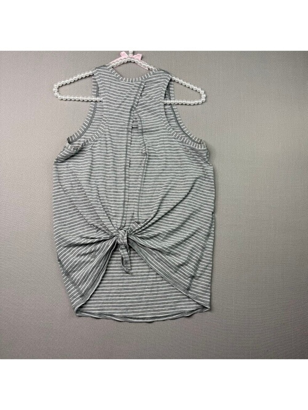 Lululemon Tied Up Tank Top 4 Gray White Modern Stripe Open Tie Back EUC Workout
